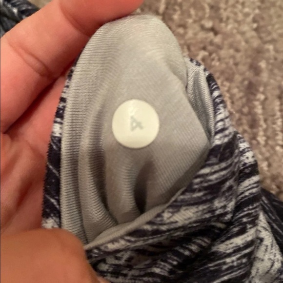 SOLD Lululemon Like New - Picture 5 of 8
